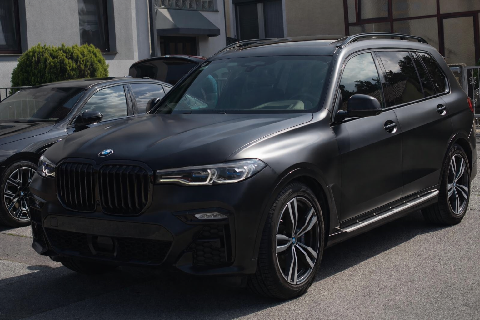 Business Class SUV thumbnail 2